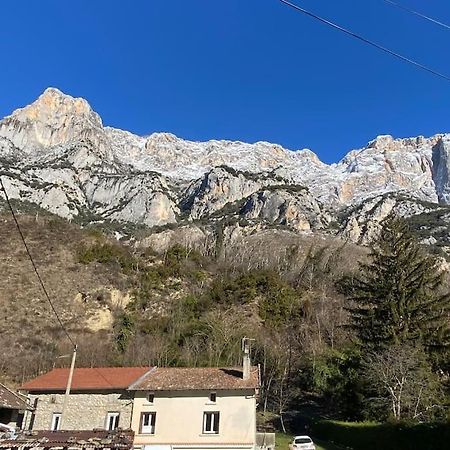 Entre La Montagne Et La Riviere Apartamento Sinsat Exterior foto