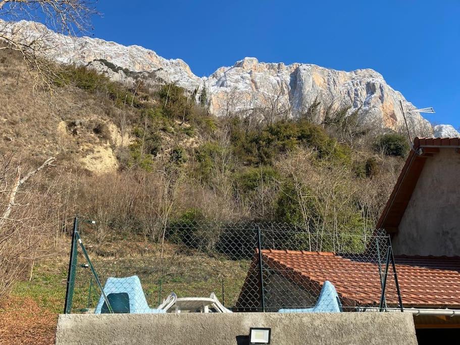 Entre La Montagne Et La Riviere Apartamento Sinsat Exterior foto